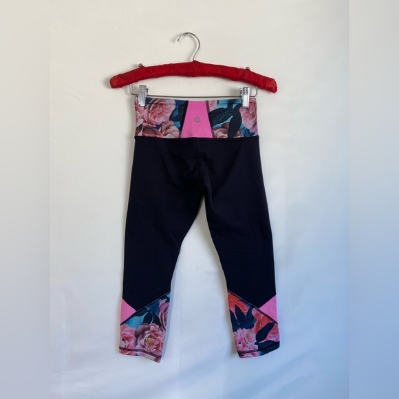 Lululemon Embody Crop *Full-On Luon
Black / Secret Garden / Pow Pink Lig… - Picture 4 of 8
